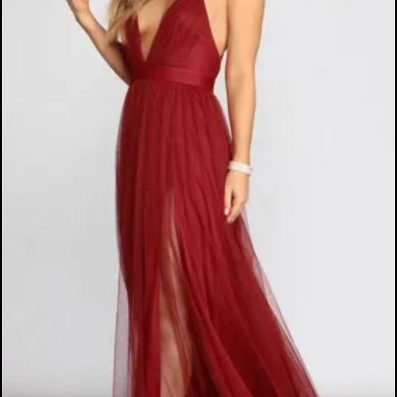 Elegant Red Gown - Picture 6 of 15